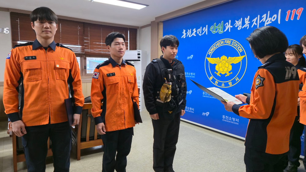 25.2.12.생명 지킨 영웅들, 홍천소방서 하트·브레인 세이버 수상식 개최2.jpg