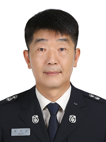 홍천소방서, 모범공무원 권혁인 센터장 표창 수여 3.jpg