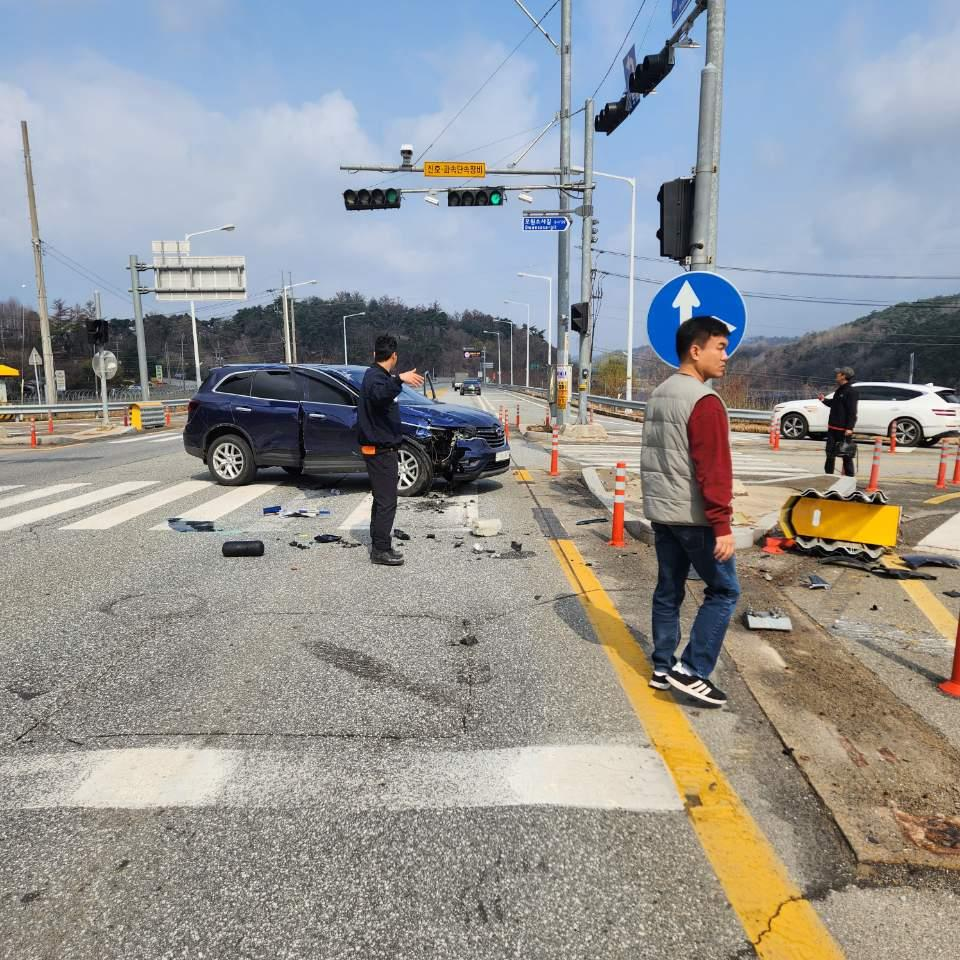 정선소방서 직원 퇴근 길 교통사고 인명구조 현장 (1).jpg