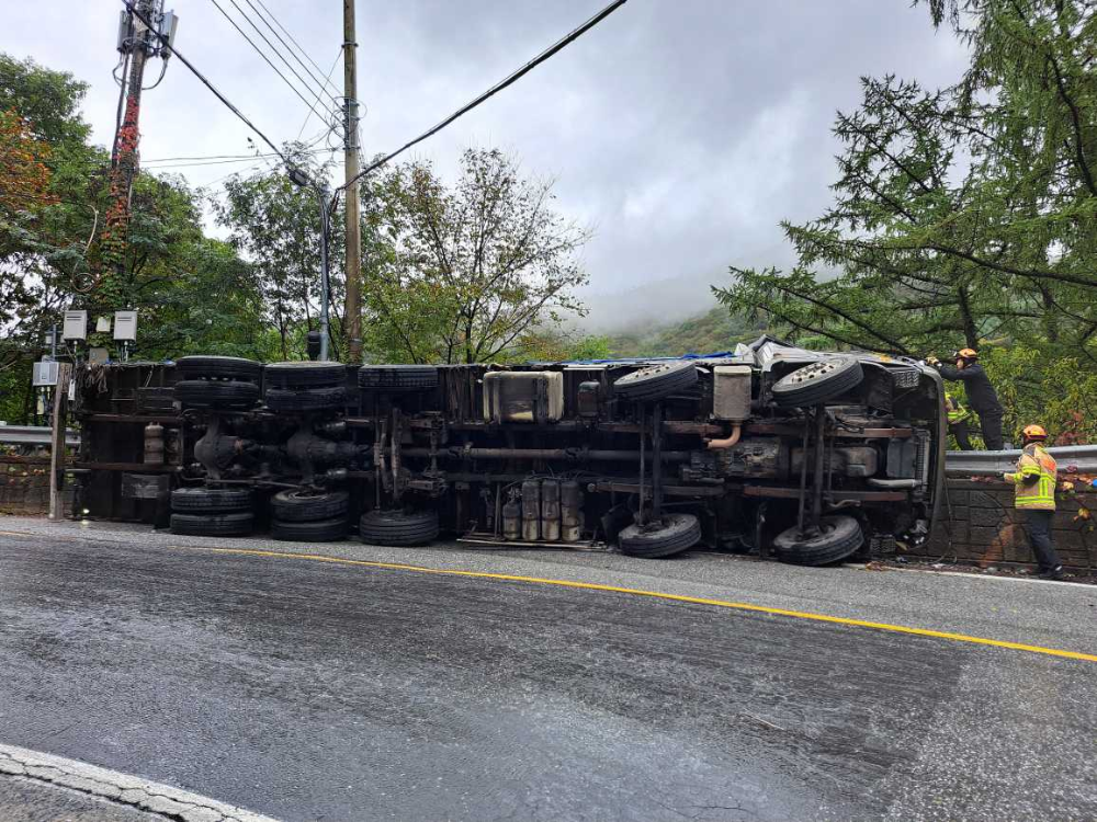 1231 정선 사북읍 교통사고 현장활동 사진1.jpg
