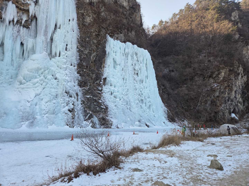 1034 원주 빙벽장 사고.jpg