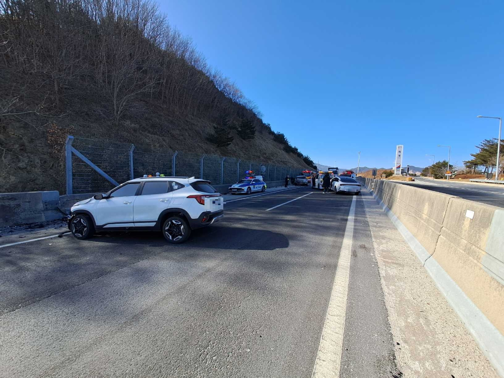 1358 강릉 옥계면 영동고속도로 3중 추돌 1.jpg