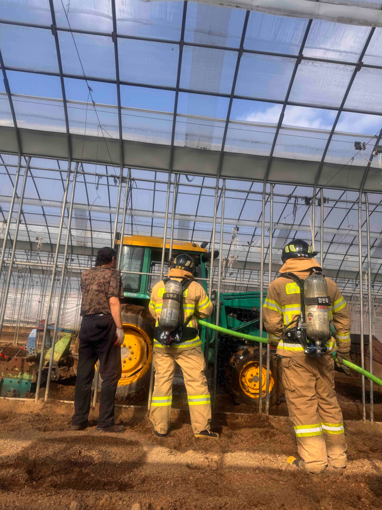 1446 철원 근남면 육단리 트랙터화재.jpg