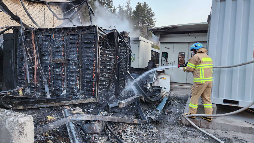 1303 태백시 문곡동 태양광발전시설 배터리실 화재 2.jpg