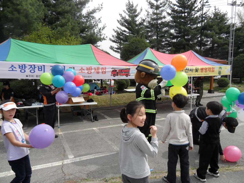 소방캐릭터체험및풍선나눠주기.JPG